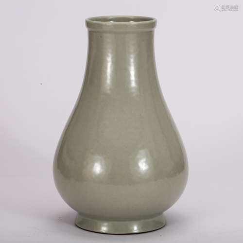 CHINESE CELADON GLAZED VASE