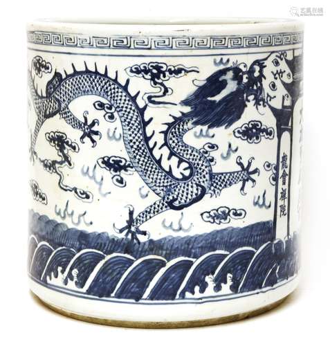 A Chinese blue and white scroll pot, 20th century, painted with two dragons facing a temple gate ...