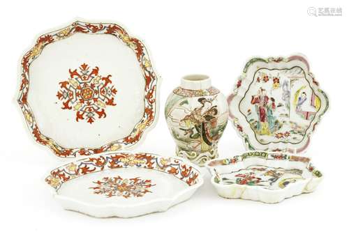 Chinese porcelain famille rose, Qianlong (1736-1795), comprising: a pair of Chinese export ...