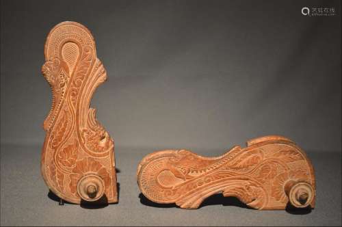 Ancienne paire de sandales en bois (padukas), Inde...