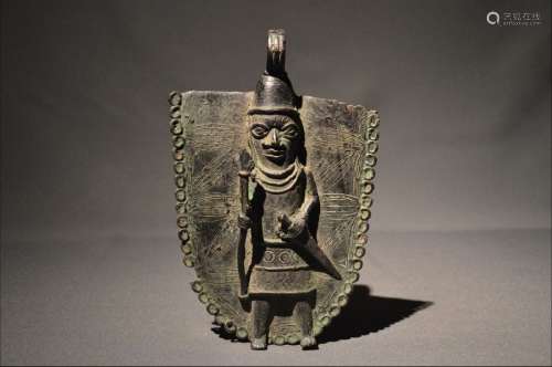 Plaque en bronze figurant un guerrier Edo / Bénin ...