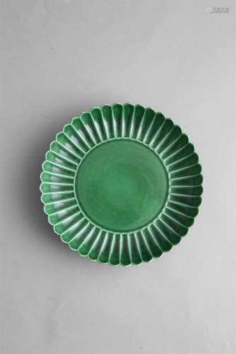 A CAMELLIA-LEAF GREEN CHRYSANTHEMUM DISH, MARK OF YONGZHENG (1723-1735) the dish comprising forty-
