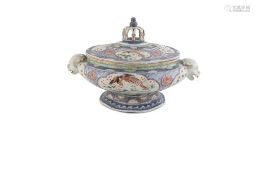 AN EXPORT TUREEN AND COVER, 18th century, decorated in the Imari palette, the cover surmounted