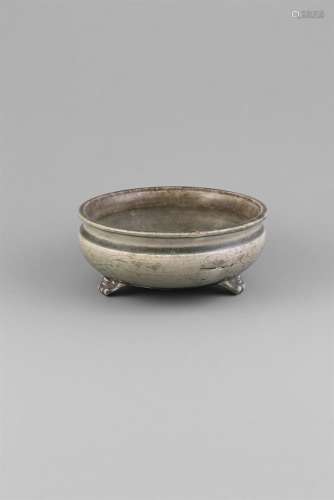 A PALE CELADON GLAZED TRIPOD CENSER,Song Dynasty (960-1279), of circular form, with channelledrim,