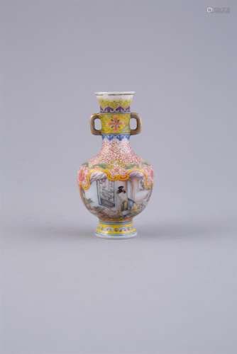 A RARE FAMILLE ROSE ENAMELLED GLASS MINIATURE 'HU' VASE, 18/19th century, delicately painted with