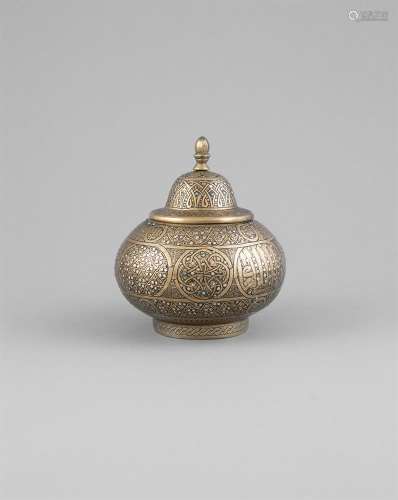 A MAMLUK REVIVAL BRASS AND TURQUIOSE JEWELLED JAR AND COVER, 19th century, Syria or Egypt, the domed