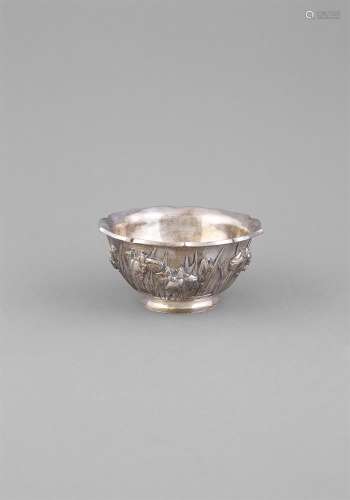 A SILVER PINCH RIMMED BOWL,Meiji Period (1868 - 1912), chased and modelled in reliefwith a foliate