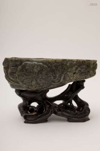 Spinach jade basin China, Qing dynasty Covered in...