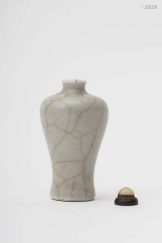 Meiping shaped snuff bottle China, Qing dynasty, a...