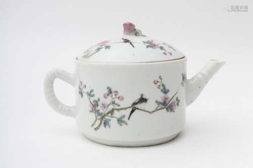Teapot China, 20th century Porcelain with overgla...