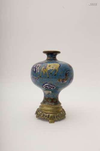 Cloisonné enamel vase China, Qing dynasty, 19th ce...