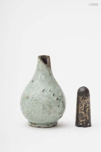 Bottle shaped snuff bottle China, Qing dynasty, 18...