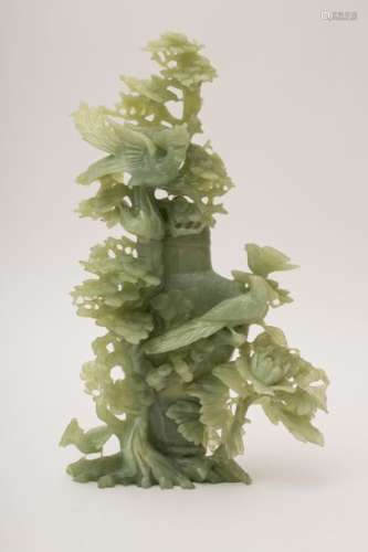 Large covered vase made of jadeite jade China, 20t...