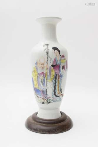 Baluster vase China, Qing dynasty, 19th Famille r...