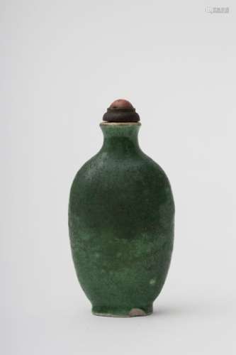Gourd shaped snuff bottle Green glazed craquelure...