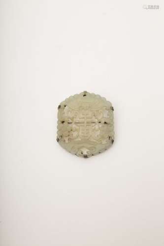 Jade brooch China Shou motif, on a silver backing...