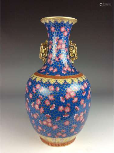 Large Fine Chinese porcelain vase, famille rose glazed,decorate & marked