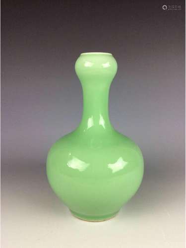 Fine Chinese porcelain vase, green glazed, marked