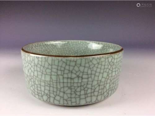 Chinese celadon crackled glaze round washer