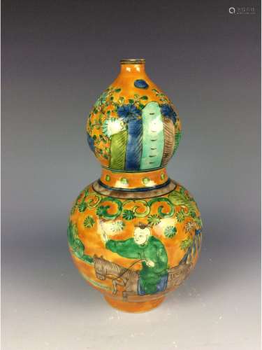 Chinese Ming style porcleian vase, decrodated & marked