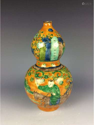 Chinese Ming style porcleian vase, decrodated & marked