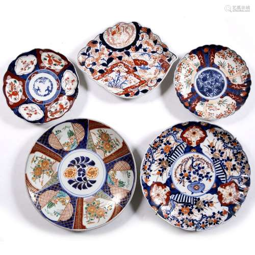 Imari fan shaped dish Japanese, late 19th Century a pair of Japanese chargers, 30cm and a pair of