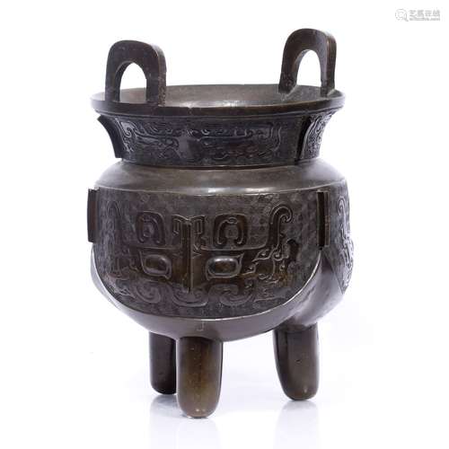 Bronze archaic style vase Chinese, 19th Century with tao-tie type decoration on three supports