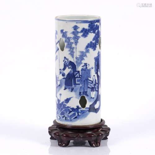 Blue & white hat stand Chinese, 19th Century depicting several figures in a pavilion, with cut holes