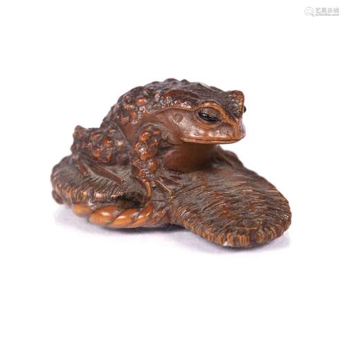 Wood netsuke of toad Japanese, Meiji the animal seated on a sandal, signed Masanao 3.5cm across