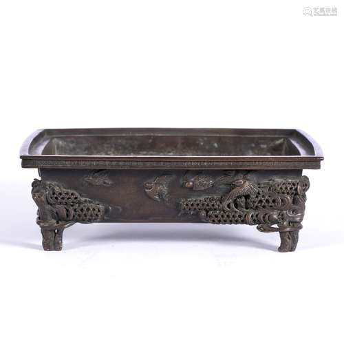 Bronze ikebana tray Japanese, mid to late Meiji Period of rectangular form supported at each