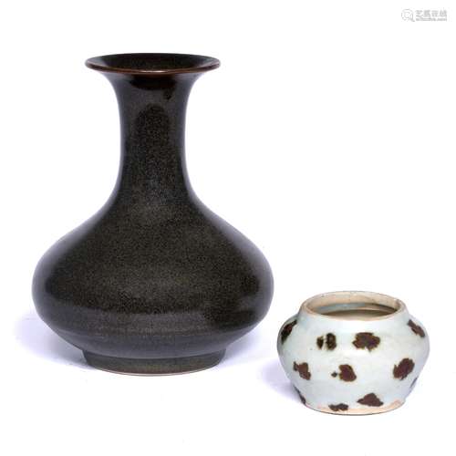 Tea dust glaze vase Chinese and a small Chinese Song brush pot (2)