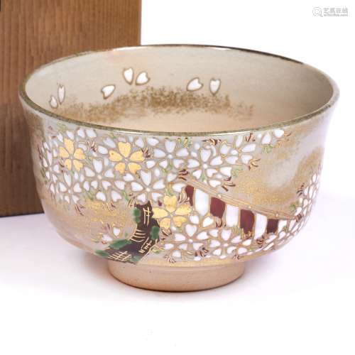 Porcelain bowl Japanese, 19th century decorated with flowers, in a wooden box 13.5 cm