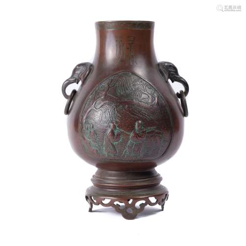 Bronze vase Chinese, 19th century depicting a central scene of figures on horseback, with two