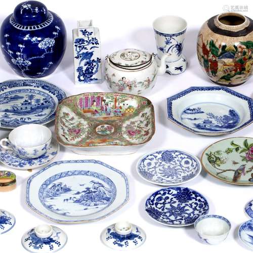 Group of porcelain Chinese to include a famille rose teapot, two ginger jars, Canton and export