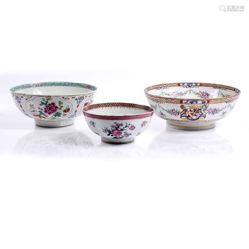 Export punch bowl Chinese, 19th Century decorated in floral themes, with a coat of arms reading 'Sic