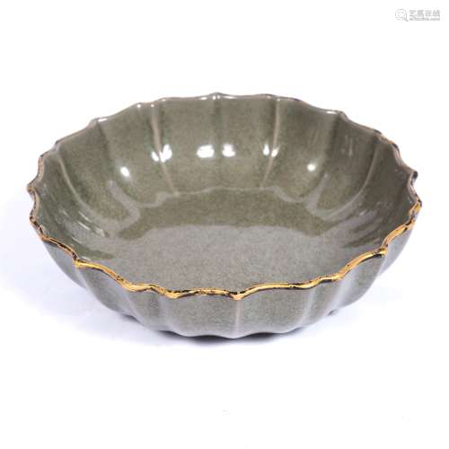 Crackle glazed celadon fluted bowl Chinese, the chrysanthemum rim with gilt edge, the