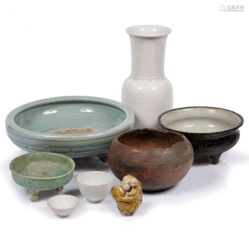 Group of pieces Chinese, 17th-19th Century including tea bowls, a Fukien baluster porcelain vase,
