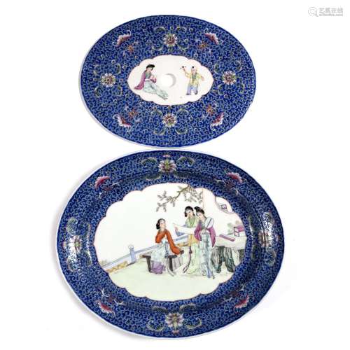 Oval porcelain dish with drainer Chinese, 20th Century painted in enamel with figures within a bat