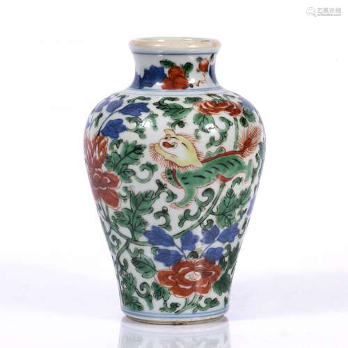 Baluster vase Chinese, Kangxi (1662-1722) with wucai decoration of dragon, peonies and leaves 20cm