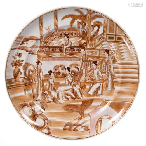 Monochrome and gilt plate Chinese, 19th Century painted with a courtier and attendant figures