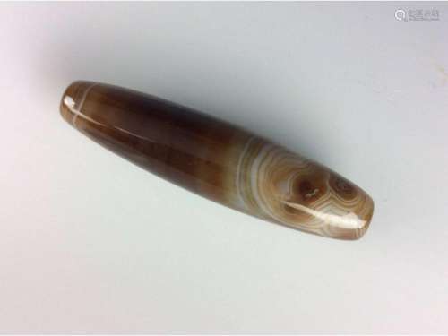 Fine Chinese agate long bead