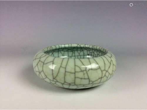 Chinese celadon crackled galze round pot