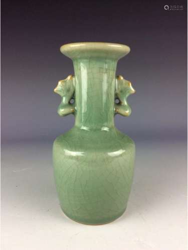 Fine Chinese Yuan style porcleian vase, celadon glaze, decrodated with ear