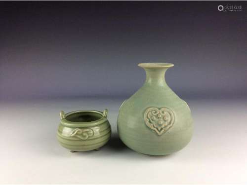 A set of two pieces Chinese celadon bottle vase and tripod censor.