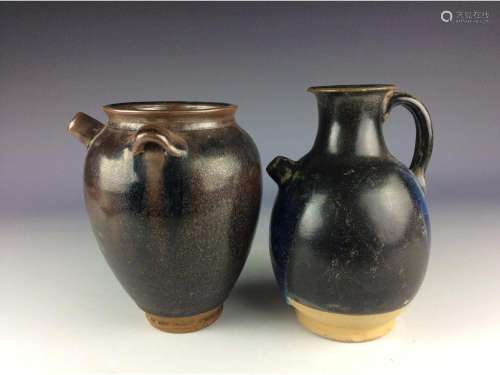 A set of two pieces Chinese pot and pitcher.
