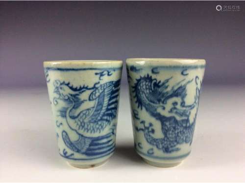 A pair of Chinese B/W cups decorated with dragon and phoenix.