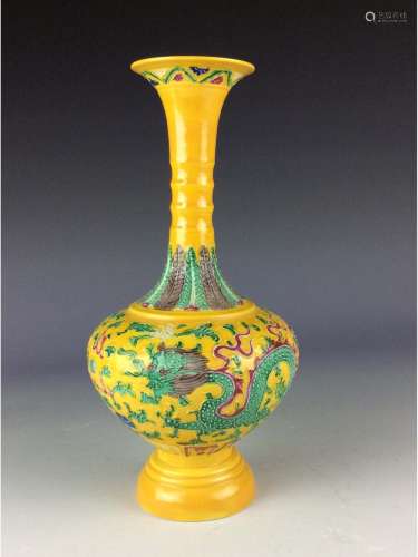 Chinese Ming style porcleian vase, Suncai glaze, decrodated & marked