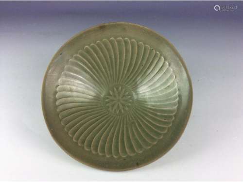 Chinese Yuan style porcleian bowl, celadon glaze, decrodated