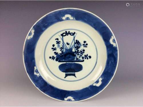 Fine Chinese blue & white plate.