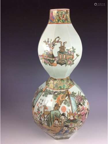 Large Fine Chinese porcelain vase, famille rose glazed,decorate & marked